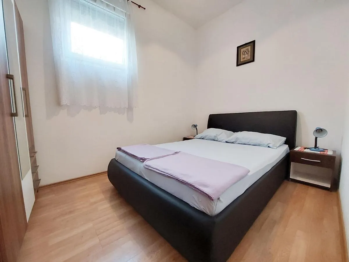 Apartment Ankica 푸나트